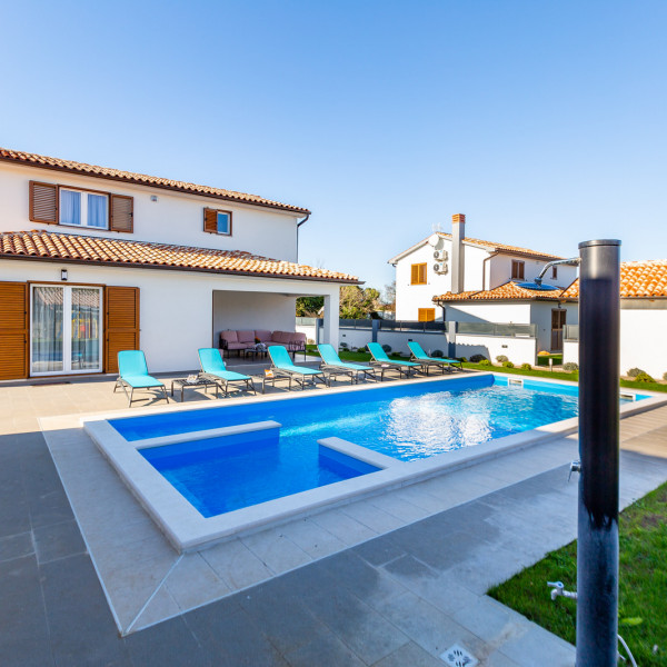 Villa Alba Bianca, Villa Alba Pula &Scaron;i&scaron;an